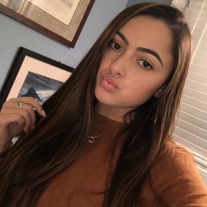 Meet your Posher, Lia